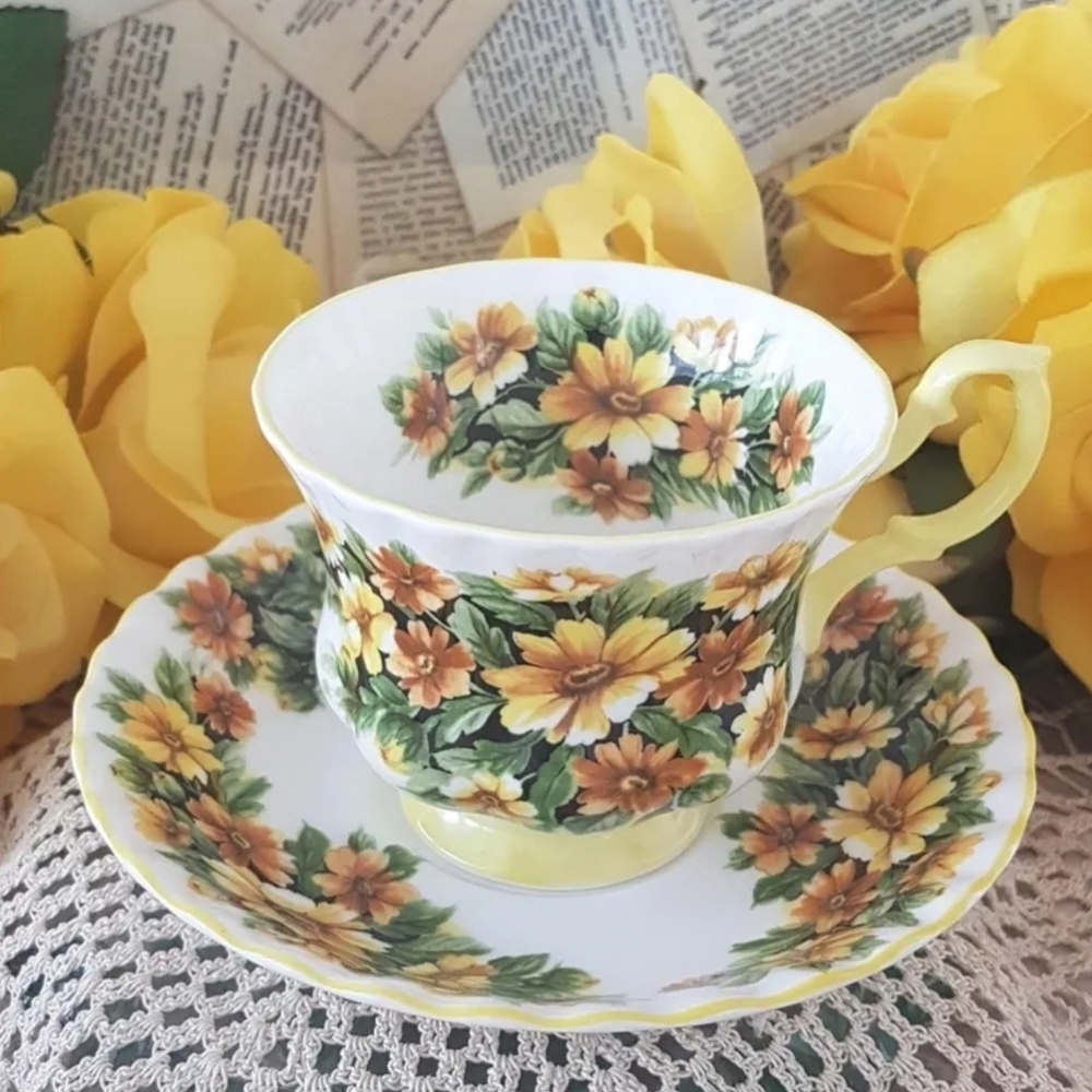 1970s Royal Albert Marguerite Fragrance Series Yellow Daisy Teacup